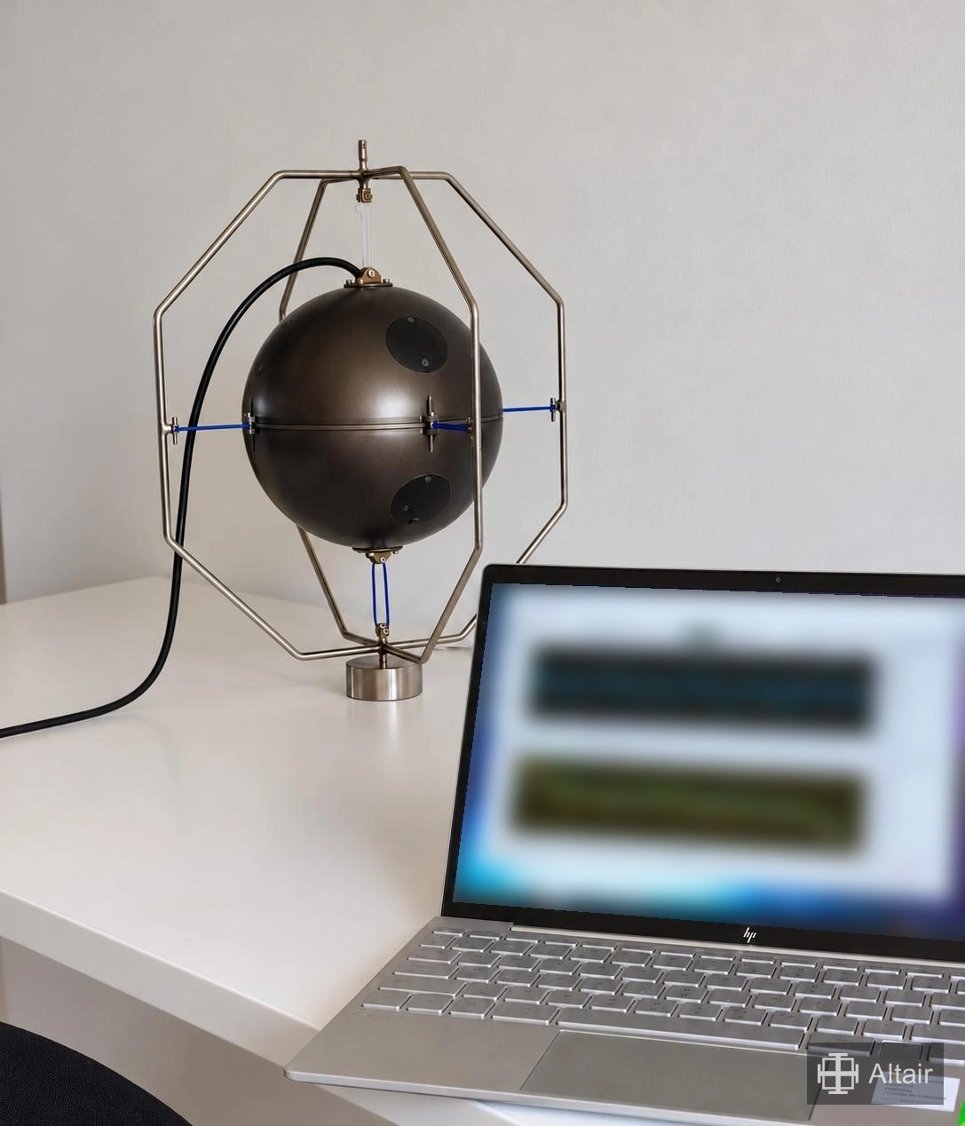 Altair hydro-acoustic vector sensor with its signal analysis display